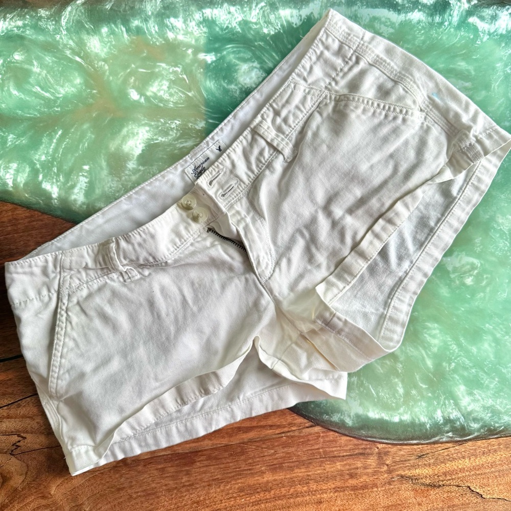 American Eagle - Women’s (Sz 6) Cotton Stretch White Y2K Shorts